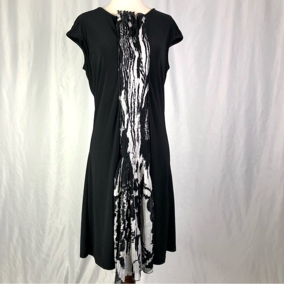 Samuel Dong Dresses & Skirts - Samuel Dong pleated chiffon front dress stretch jersey cap sleeve black white M